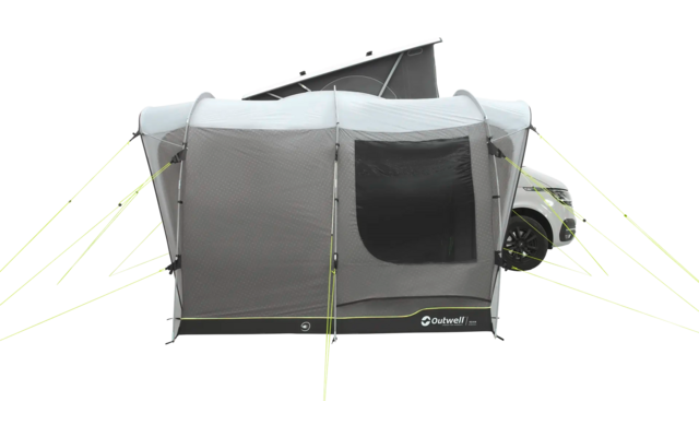 Grauer Rucksack mit zwei Fächern, geöffnet und teilweise sichtbar