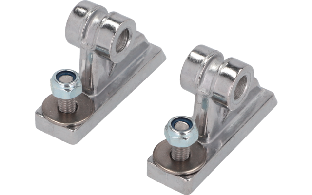 Due accessori metallici cromati con viti, affiancati su sfondo bianco