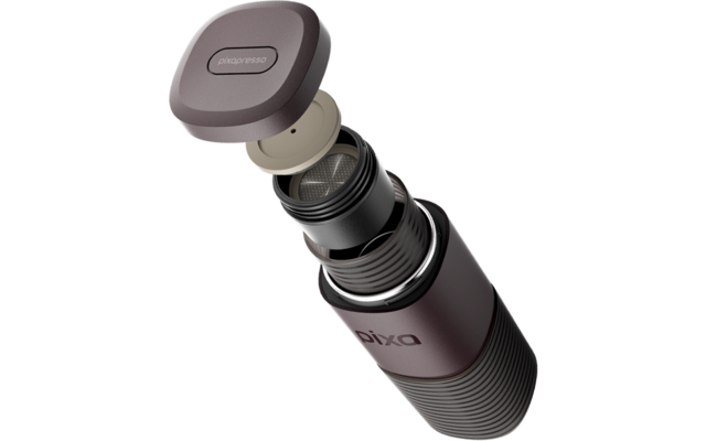 Contenant métallique cylindrique gris-violet foncé à surface nervurée ; partie supérieure ouverte montrant des éléments amovibles empilés, dont un filtre métallique fin et un couvercle détachable avec logo