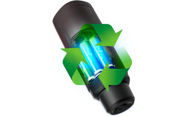 Batterie cylindrique transparente montrant des cellules internes avec une lueur bleue, surmontée de trois flèches vertes formant un triangle, fond circulaire bleu