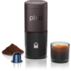 Dispositif cylindrique portant l'inscription "pixa", à côté une capsule de café, un tas de café moulu et un petit verre de café