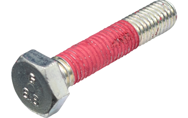 Tornillo hexagonal metálico, rosca parcial con recubrimiento rojo, cabeza estampada con "8.8"
