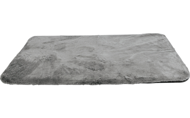 Tapis rectangulaire gris en peluche sur fond blanc