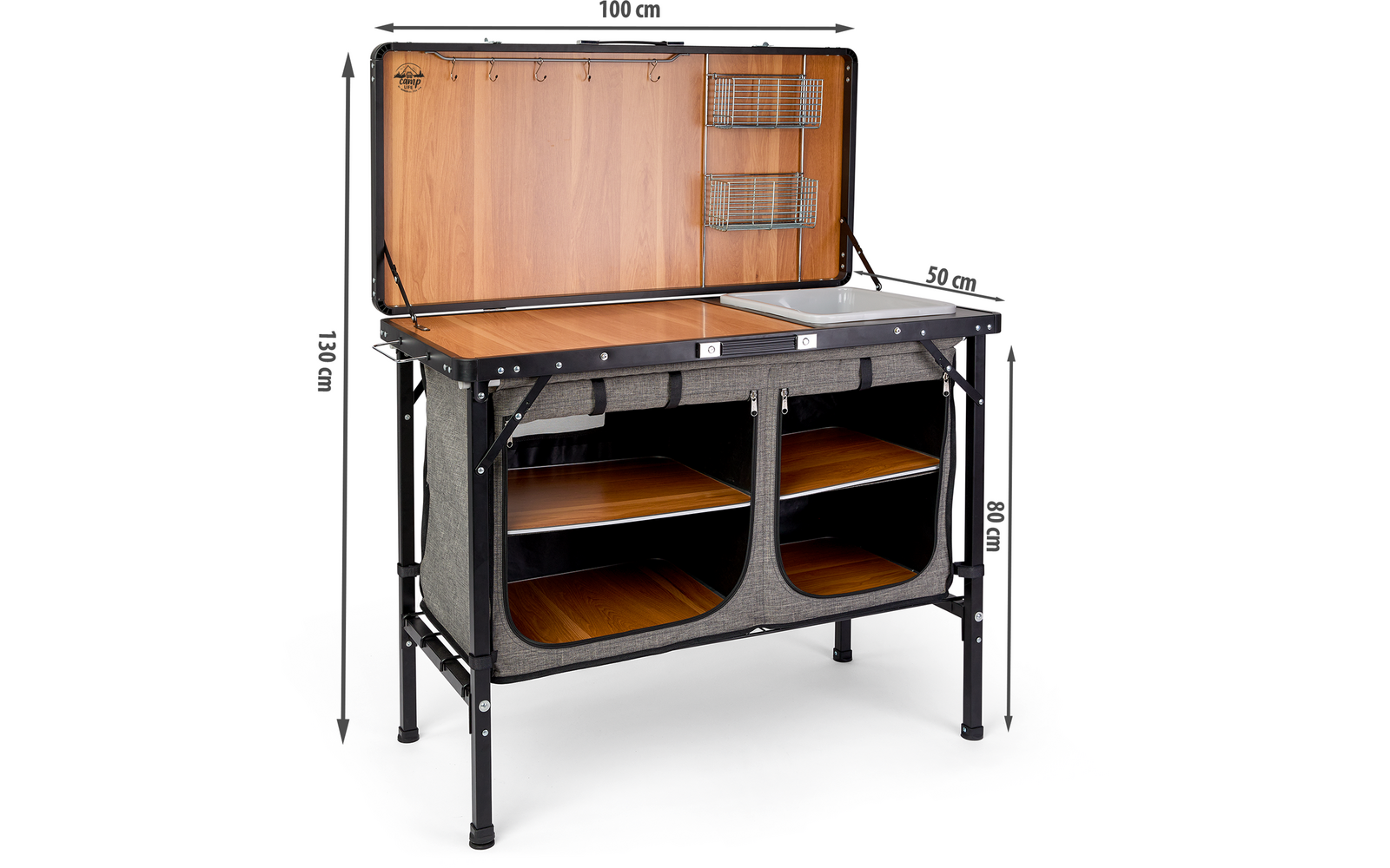 Vintage keukenfornuis met houten voorkant, open onderste vak en ingebouwde houten kast