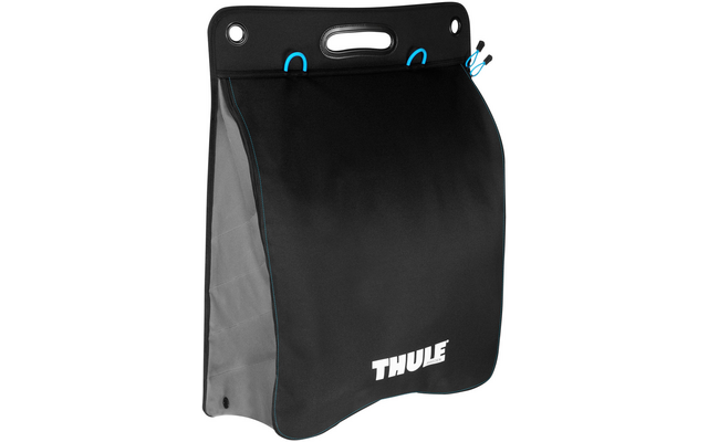 Schwarze, rechteckige Tasche mit Tragegriff oben, blauen Kordelzügen und weißem 'Thule'-Logo auf der Vorderseite