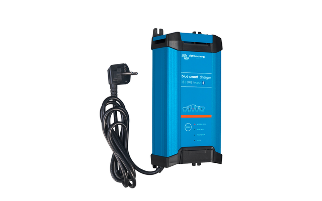 Victron Energy Blue Smart IP22 Chargeur 12 V 30 A 3 sorties 230 V CEE 7/7