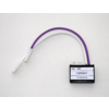 Klein elektronisch apparaat met display en paarse kabel op witte achtergrond
