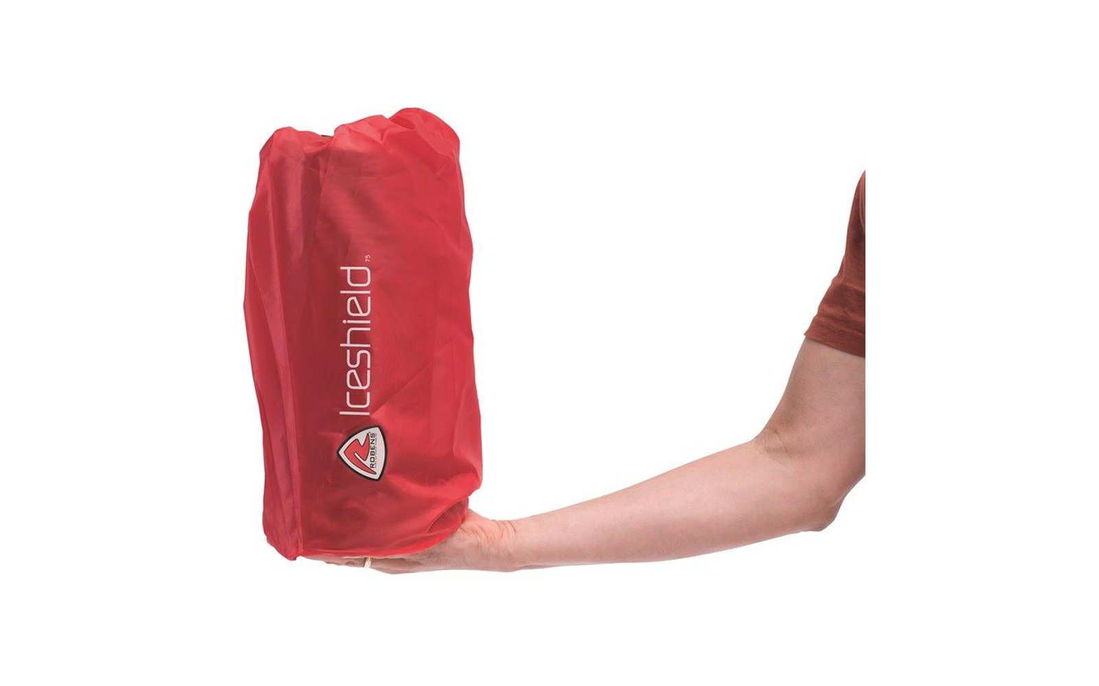 Hand hält einen roten Beutel mit weißem Aufdruck