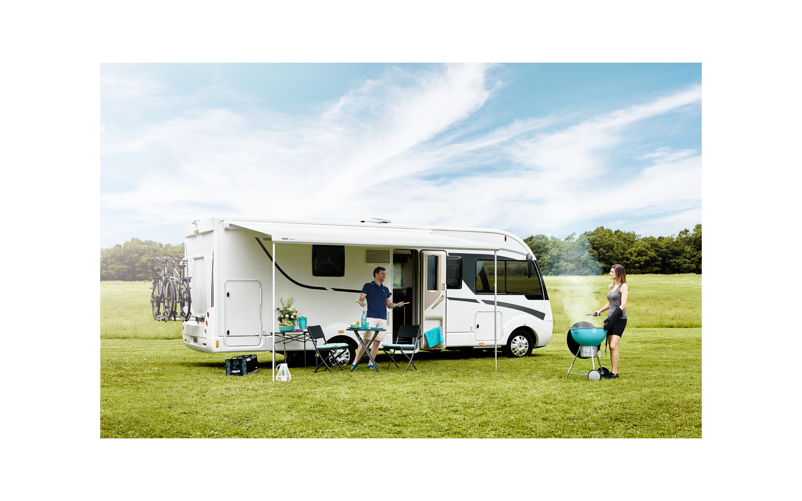 Product afbeelding Thule Omnistor 5200 Wandmarkise motorisiert Geh&auml;use Wei&szlig; Tuchfarbe Mystic Grey 5 Meter 1
