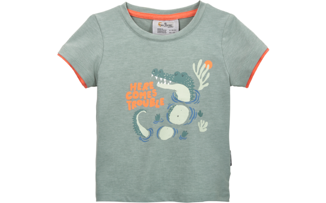 Hellgrünes kurzärmeliges T-Shirt mit orangefarbener Saumkante, aufgedrucktem, gewundenem Krokodil und dem orangenen Schriftzug "HERE COMES TROUBLE"