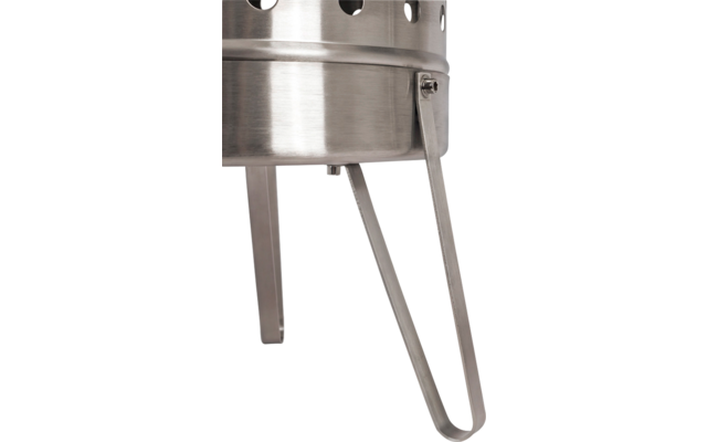 Unterer Teil eines runden Metallzylinders mit runden Öffnungen am oberen Rand und drei schlanken Metallbeinen auf weißem Hintergrund