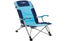 Folding chair with light- and dark-blue fabric, silver metal frame, armrests, logo on the backrest, and black feet