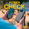 Hand houdt een zwart elektronisch meetapparaat naast een smartphone met weergave, wazige achtergrond