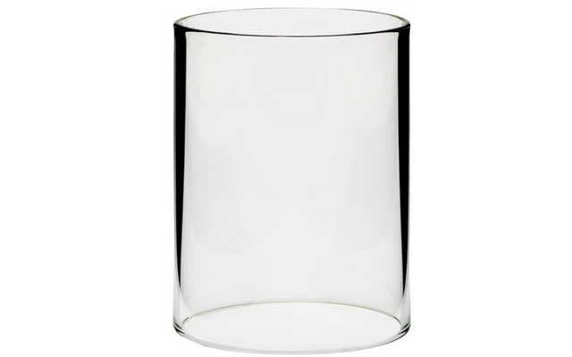 Transparentes zylindrisches Glasgefäß, leer, auf weißem Hintergrund