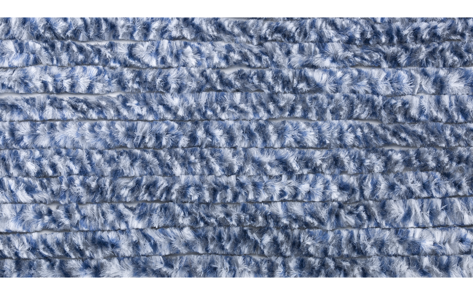 Nahaufnahme eines hellblauen, gerippten Textils mit horizontalen Linien und unregelmäßiger Oberfläche