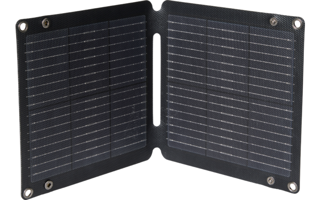 Gevouwen draagbaar zonnepaneel op witte achtergrond