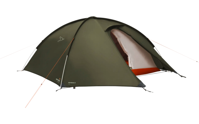 Grünes Zelt mit geöffneter Eingangstür auf weißem Hintergrund