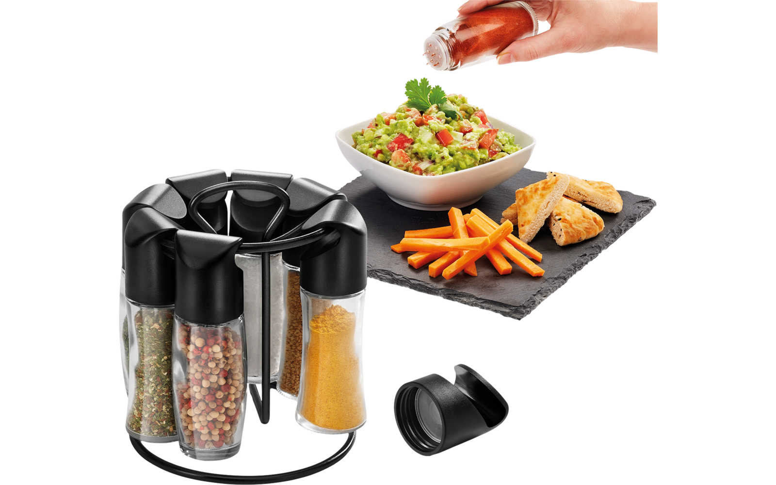 Draaibare plaat met kruiden, hand giet dressing over salade, frietjes op zwarte mat