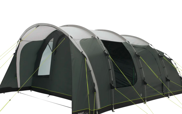 Großes dunkelgrünes Zelt mit mehreren Stangen und gelben Abspannleinen