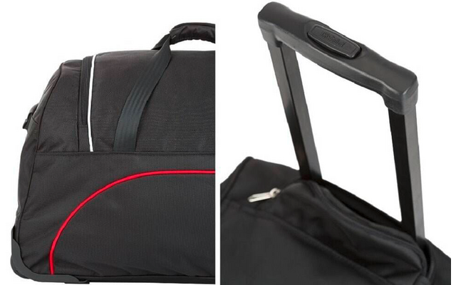 Schwarze Tasche mit rotem Zierstreifen, Tragegurt, Reißverschluss und ausgezogenem Teleskopgriff