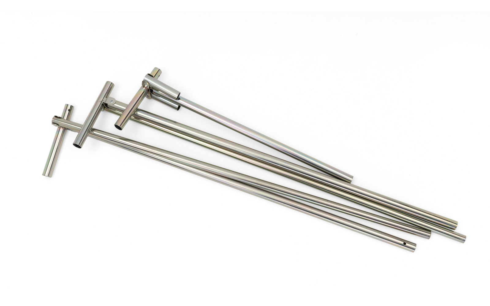 Meerdere lange metalen staven met T-vormige handvatten op een witte achtergrond