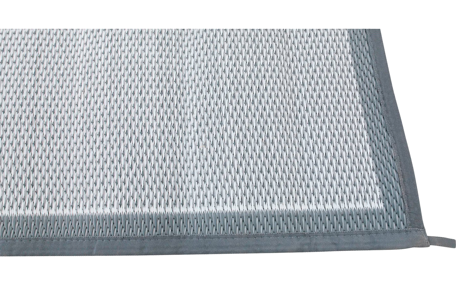 Nahaufnahme einer grauen rutschfesten Matte auf hellem Boden