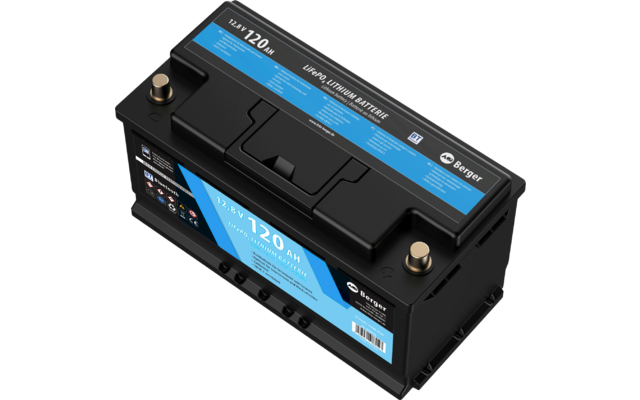 Zwarte autobatterij met blauwe etikettering