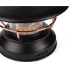 Zwarte ronde metalen voet met USB‑aansluiting, koperkleurige metalen stangen, heldere glazen lamp met zichtbaar gloeidraad, zwarte kaprand