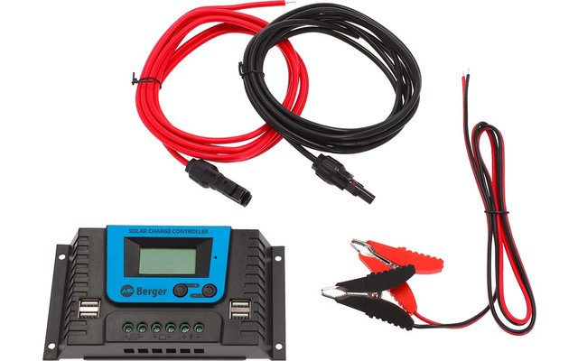 Regolatore di carica solare con display digitale e due cavi collegati, uno con connettori rossi e neri, l'altro con pinze a coccodrillo