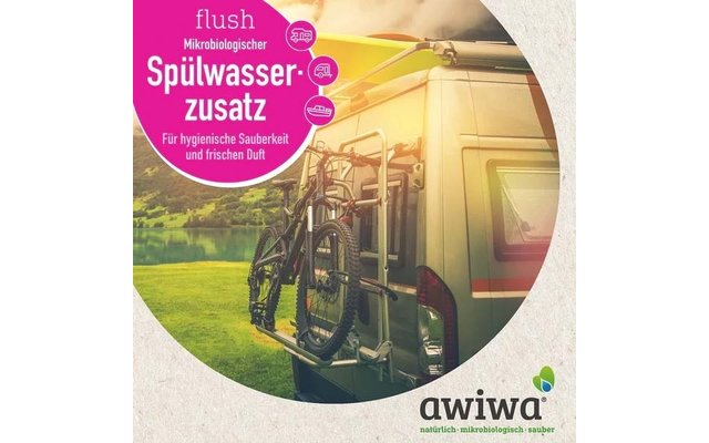 Heck eines Wohnmobils mit montiertem Fahrradträger und zwei Fahrrädern, im Hintergrund See und Hügel, oben links runder pinker Werbebereich mit Text 'flush Mikrobiologischer Spülwasserzusatz', unten rechts Logo 'awiwa'