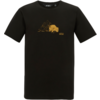 Schwarzes T-shirt mit kleinem goldfarbenem Linienmotiv mittig oberhalb der Brust: Bergkonturen links, Lkw rechts; kleines Textlogo unterhalb rechts des Motivs