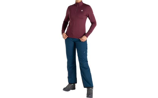 Pull homme bordeaux avec col montant et fermeture éclair, porté par une personne debout en jean bleu et chaussures noires