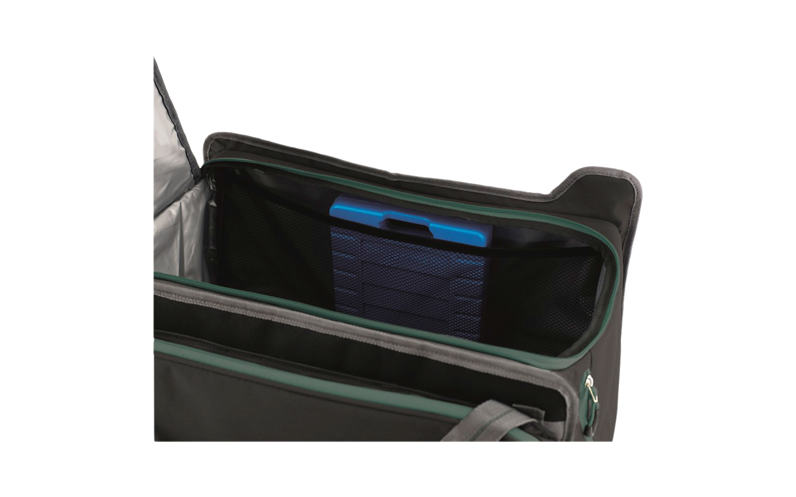 Offene schwarze Tasche mit einem blauen Objekt darin