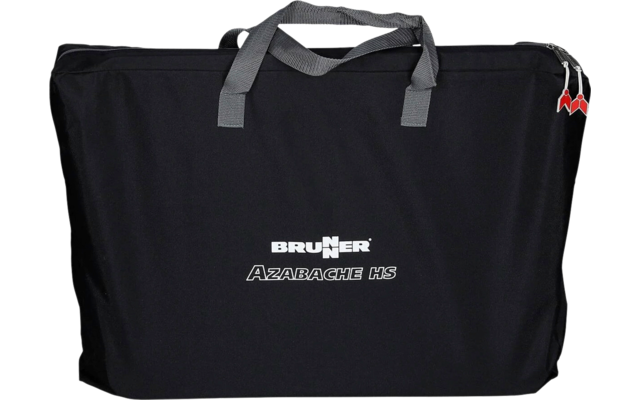 Sac de transport rectangulaire noir avec deux poignées grises, fermeture éclair sur le dessus avec curseurs rouges et inscription blanche 'BRUNNER Azabache KS' au centre
