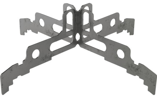 Vierarmiges silbernes Metallteil mit Aussparungen und Befestigungslöchern, stehend auf reflektierender Oberfläche vor grauem Verlaufshintergrund