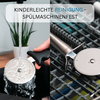Zweigeteiltes Bild: links Hand hält Pizzaroller unter fließendem Wasser im Spülbecken, Topfpflanze im Hintergrund; rechts Pizzaroller liegt im oberen Geschirrspülkorb. Oben Textbanner: 'KINDERLEICHTE REINIGUNG - SPÜLMASCHINENFEST'