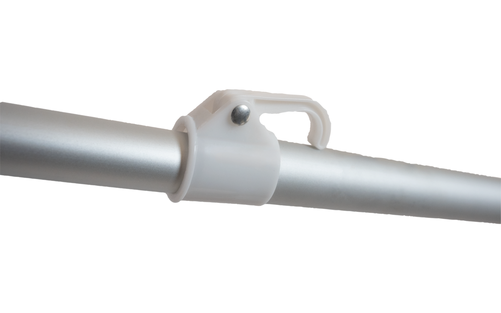 Silbernes Metallrohr mit weißer Kunststoffklemme und rundem Metallstift