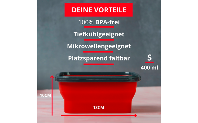 Rotes, faltbares rechteckiges Kunststoffbehältnis mit schwarzem Deckel auf hellem Untergrund; oberhalb rotes Banner mit weißem Text 'DEINE VORTEILE' und darunter die Punkte '100% BPA-frei', 'Tiefkühlgeeignet', 'Mikrowellengeeignet', 'Platzsparend fal