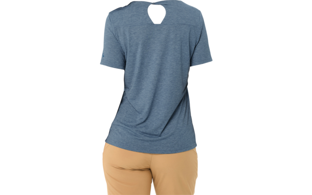 Rear view of a person with dark ponytail, blue short-sleeve T-shirt with teardrop-shaped back neckline opening, beige pants