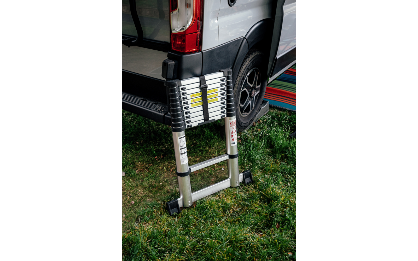 Imagen del producto Escalera telesc&oacute;pica de aluminio Berger Soft Close 3,2 m 1