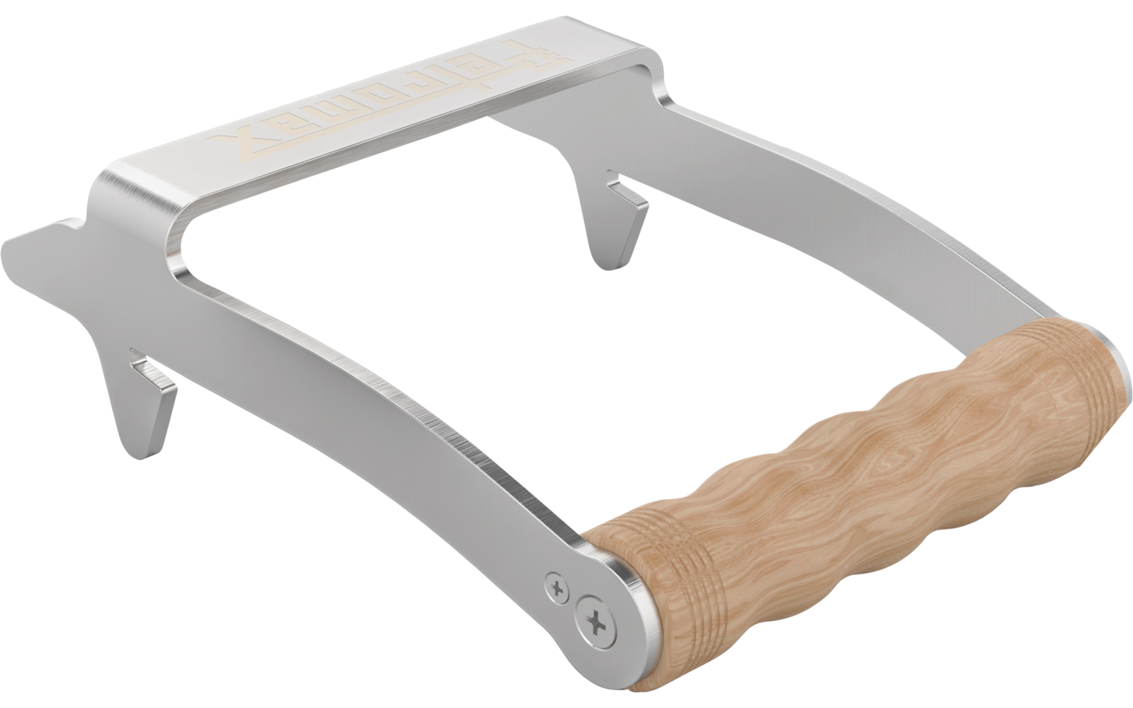 Gebogener silberner Metallrahmen mit hellbraunem Holzgriff mit wellenförmigen Rillen, Griff an einer Metallachse befestigt; zwei kurze Standfüße und oberes Verbindungsstück; weißer Hintergrund