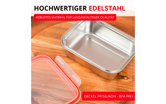 Récipient rectangulaire métallique argenté sur une surface en bois, à côté un couvercle plastique transparent à bord rouge