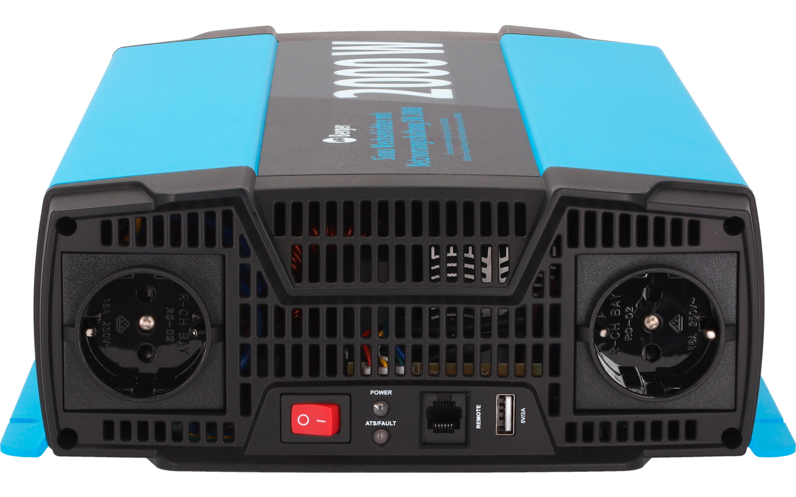 Frontansicht eines blauen Geräts mit schwarzem Bedienfeld, zwei runden Steckdosen, Lüftungsgittern, rotem Schalter und USB-Anschlüssen