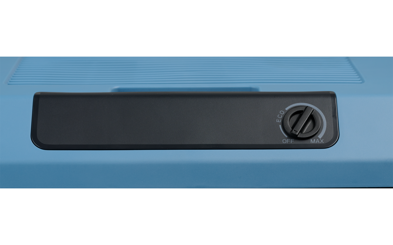 Blaue Oberfläche mit schwarzem, länglichem Rechteck und rundem Drehknopf rechts mit Markierungen