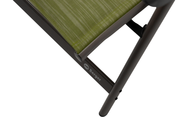 Close-up van een zwart metalen stoelframe met groene gestreepte zitting; merknaam 'Berger' zichtbaar