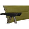 Close-up van een groene stoffen rugleuning, een bruin-grijs metalen frame en een zwarte kunststof armleuning