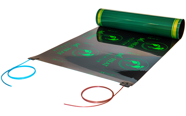Teilweise aufgewickelter grüner Rollenkörper mit einem flach liegenden schwarzen Kunststoffband, bedruckt mit grünen kreisförmigen Symbolen und Text; an einer Kante zwei befestigte Kabel in Rot und Blau; weißer Hintergrund