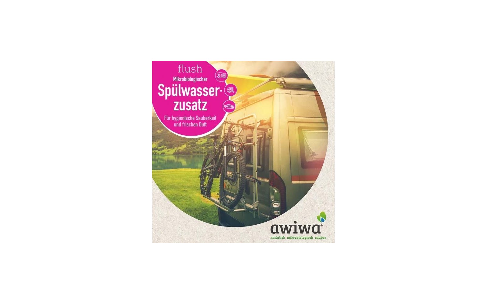 Heck eines Wohnmobils mit zwei Fahrrädern am Träger, Wiese und See vor Bergen, rosa Kreis mit weißem Text oben links, awiwa-Logo unten rechts