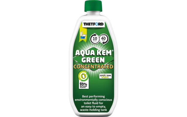 Weiße Kunststoffflasche mit grünem Schraubverschluss und grünem Etikett, auf dem oben 'THETFORD' steht, darunter großer Text 'AQUA KEM GREEN CONCENTRATED' und mehrere Icons