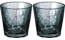 Deux verres à boire texturés en verre côte à côte